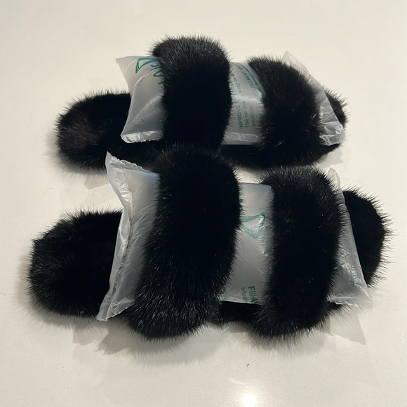 New Saint Laurent Women's Pepe 05 Shearling Slippers in Black Nordicfur - Picture 1 of 5